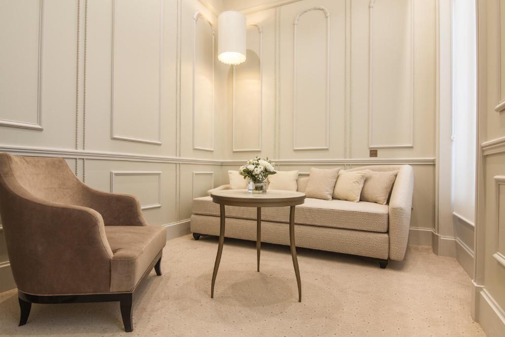 Junior Suite with living room - Image 1