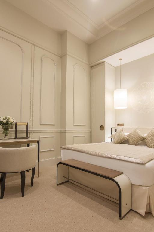 Junior Suite with living room - Image 2
