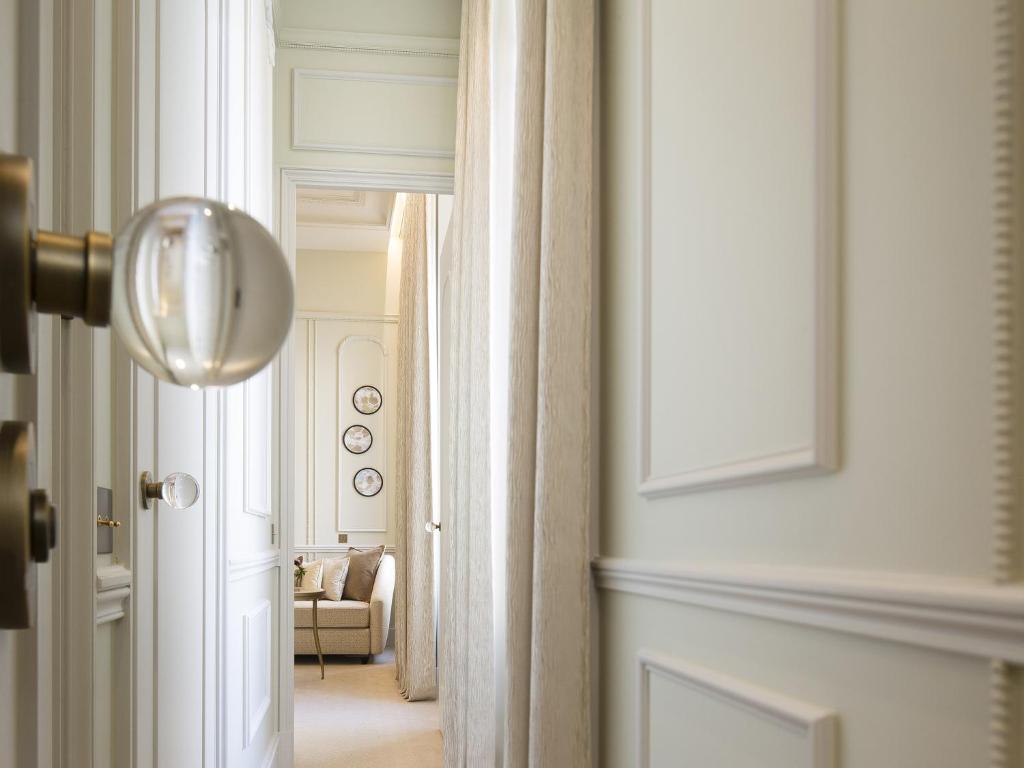 Junior Suite with living room - Image 6