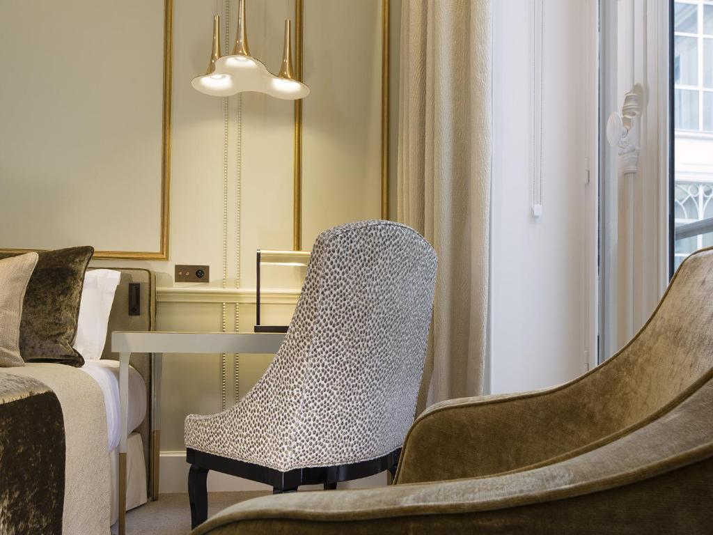 Superior Double Room - Image 6