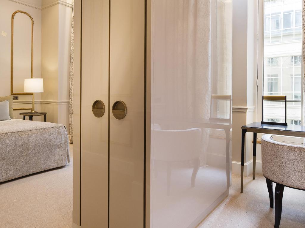 Superior Double Room - Image 7