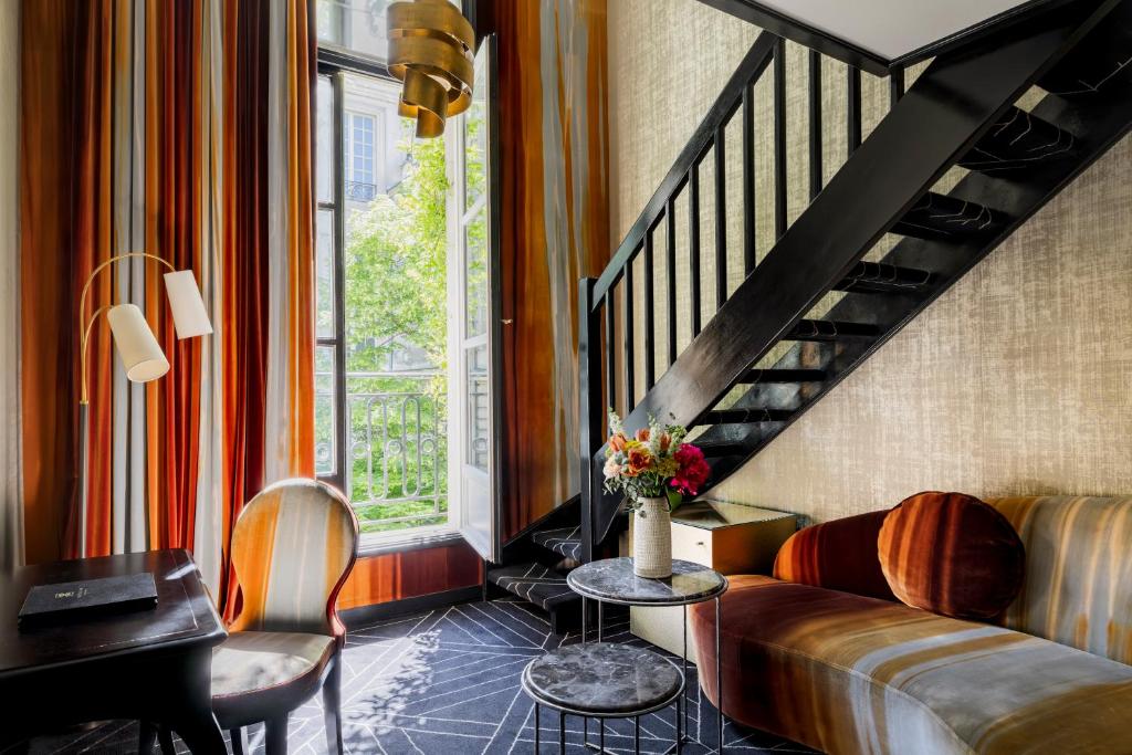Deluxe Double or Twin Room - Image 8