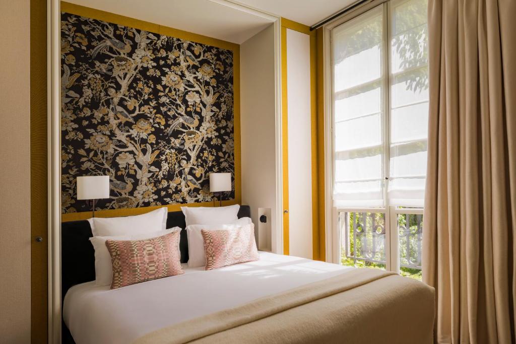Superior Double or Twin Room - Image 11