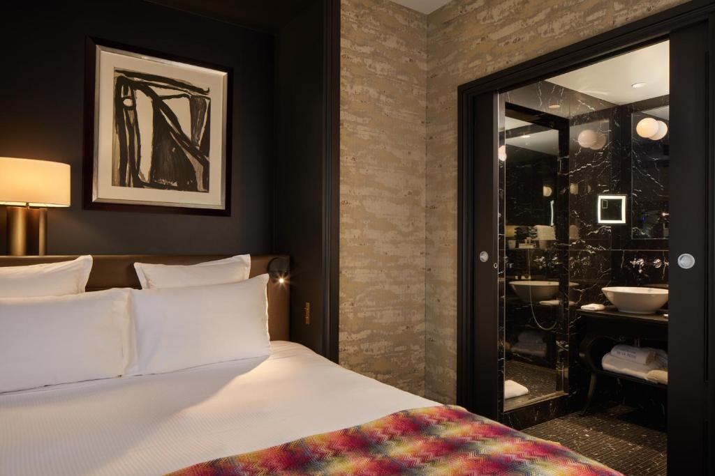 Superior Double or Twin Room - Image 4