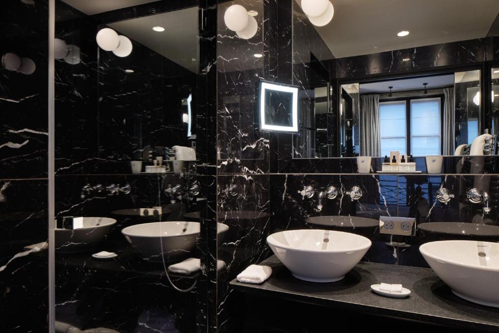 Superior Double or Twin Room - Image 6