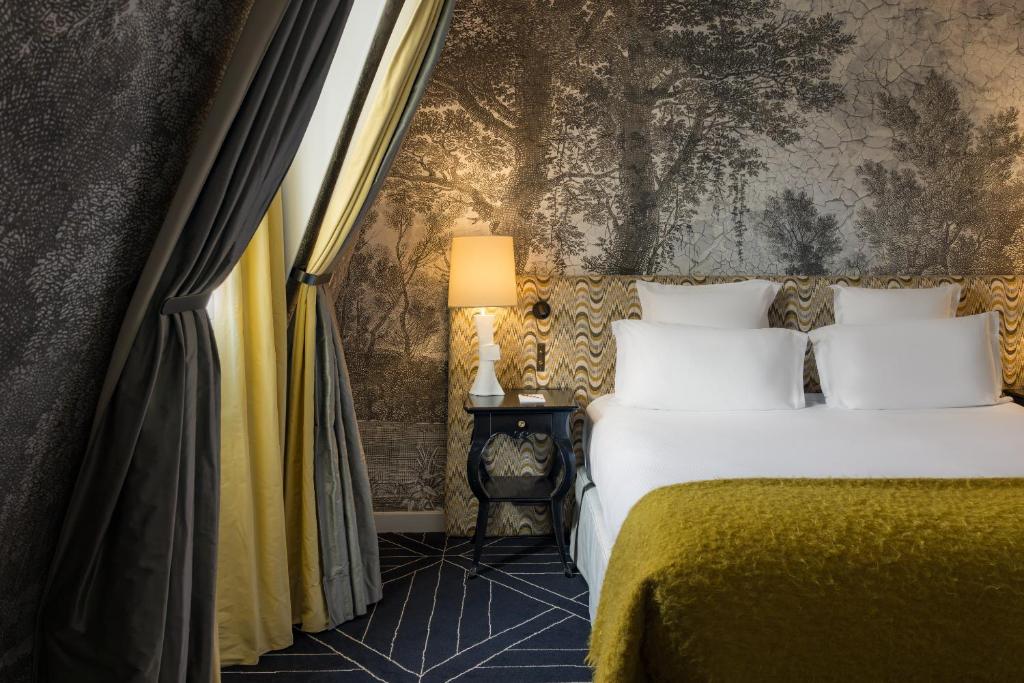 Superior Double or Twin Room - Image 9
