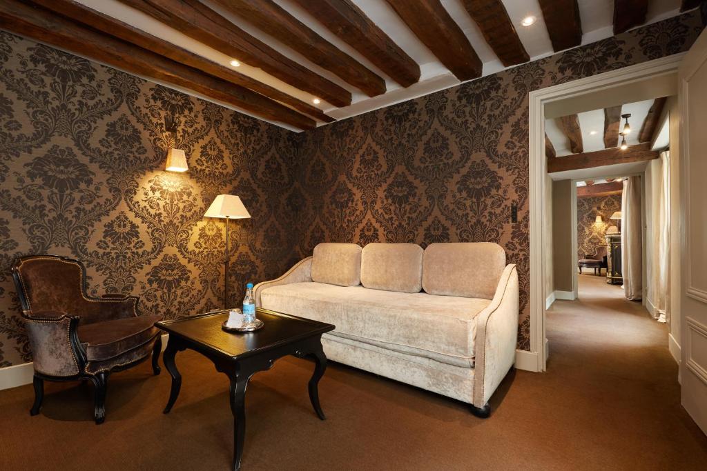 Superior Junior Suite - Image 11