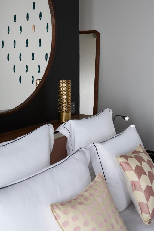 Deluxe Double Room - Image 6