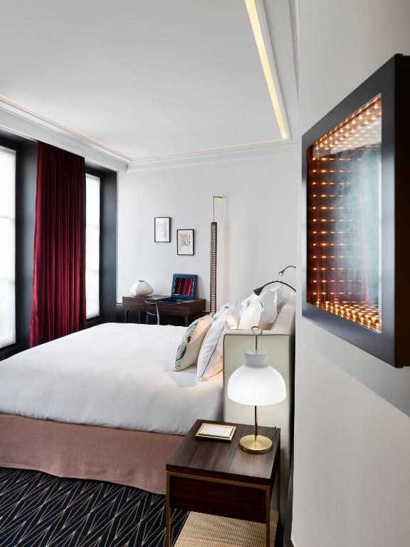 Superior Double or Twin Room - Image 7