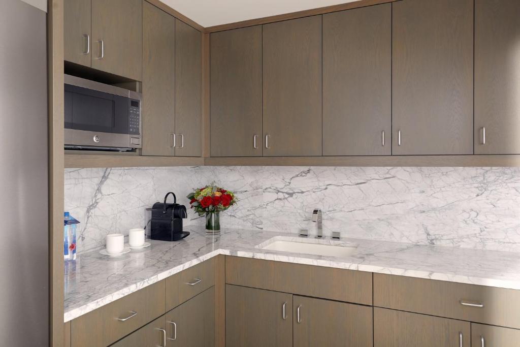 Bespoke 1-Bedroom Suite - Image 7