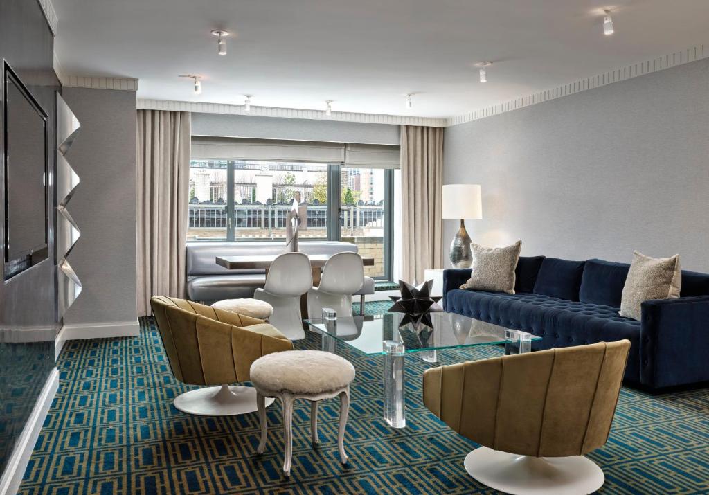 Classic 1970's 2-Bedroom Apartment Suite - Image 1