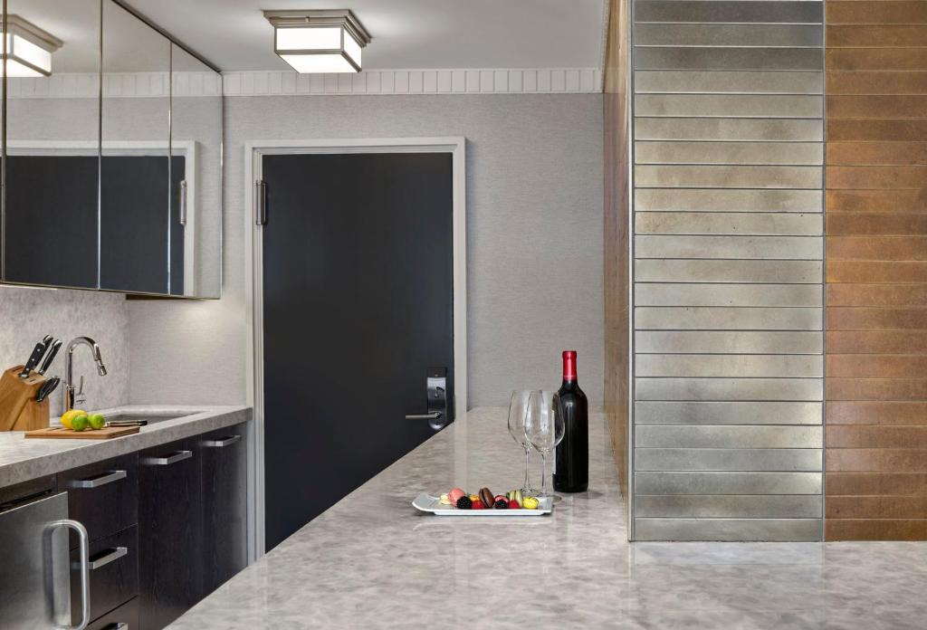 Classic 1970's 2-Bedroom Apartment Suite - Image 7