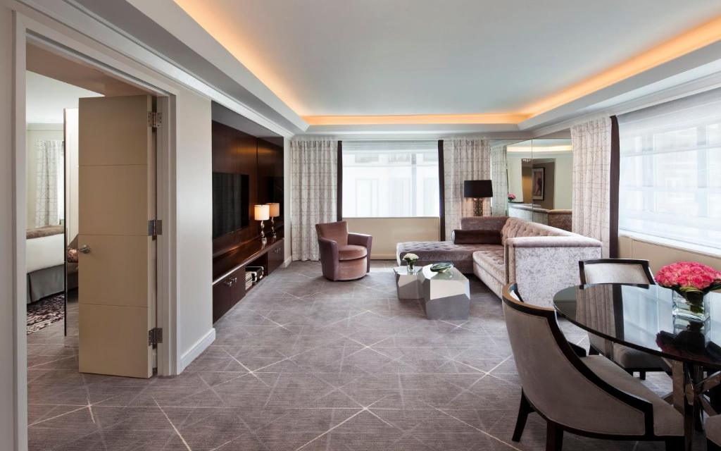 Glamour 1-Bedroom Suite - Image 3