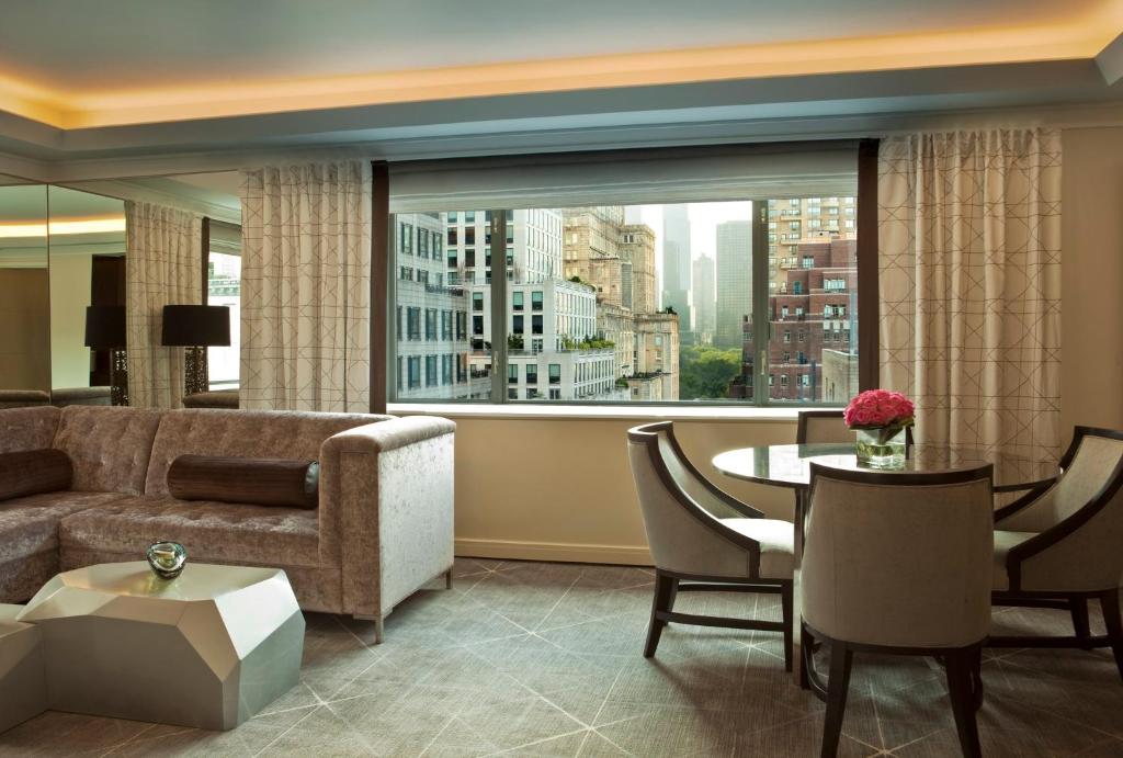 Glamour 1-Bedroom Suite - Image 4