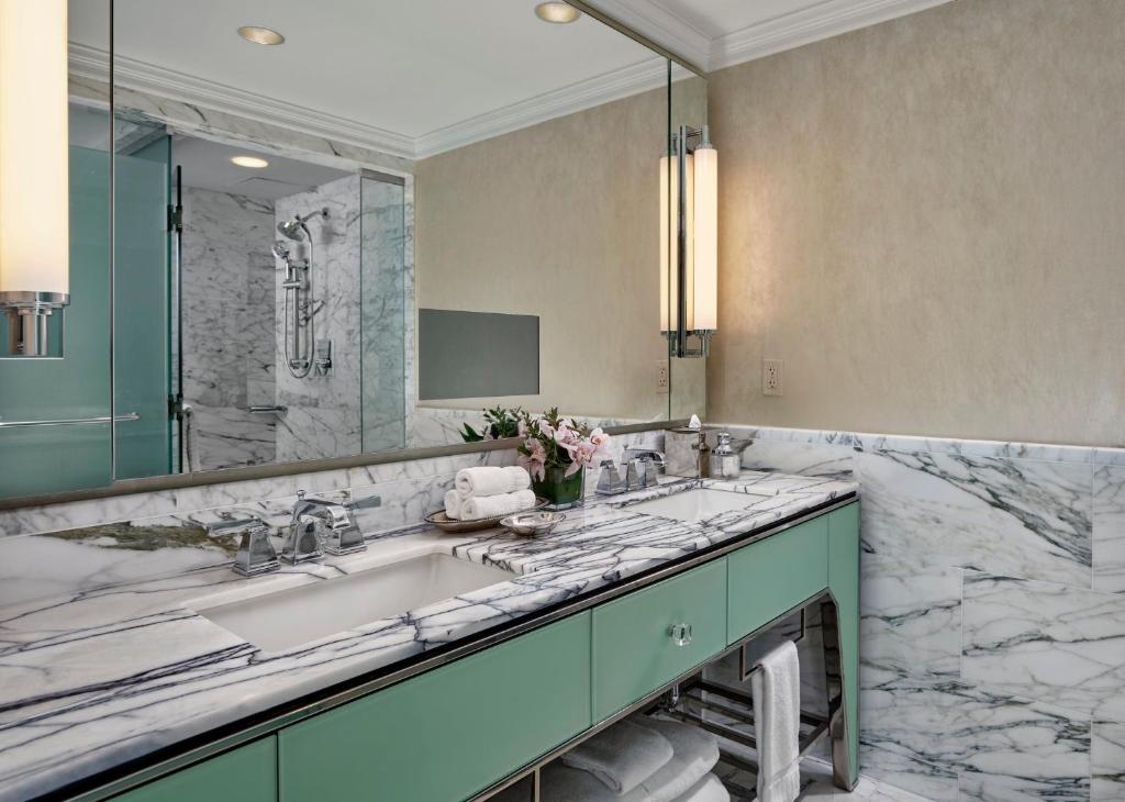 Glamour 1-Bedroom Suite - Image 6