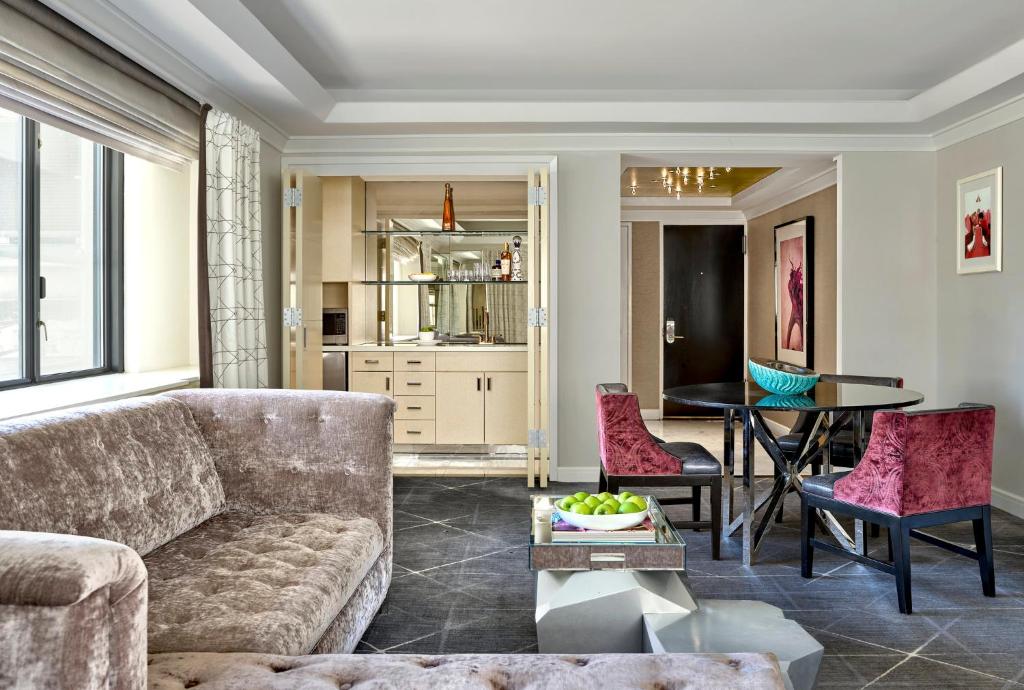 Glamour 1-Bedroom Suite - Image 9
