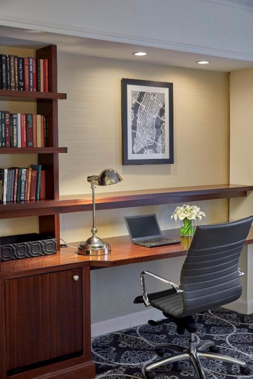 Grand Studio King Hearing Accessible - Image 2