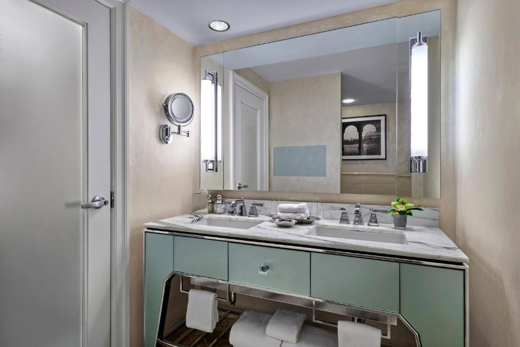 Grand Studio King Room - Image 4