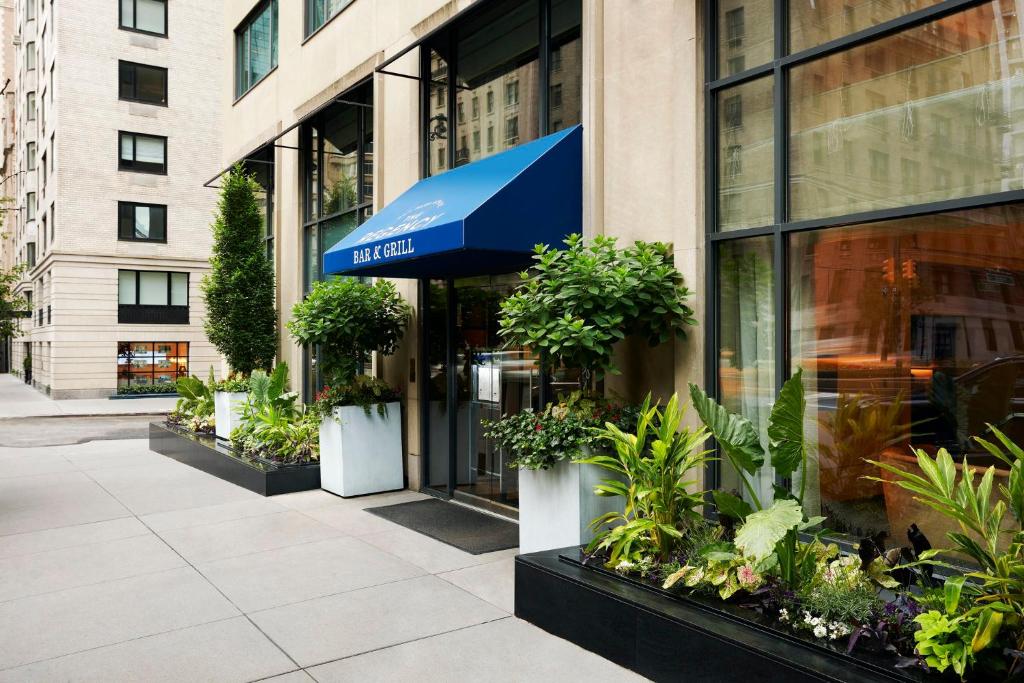 Luxury King with Balcony - Image 2