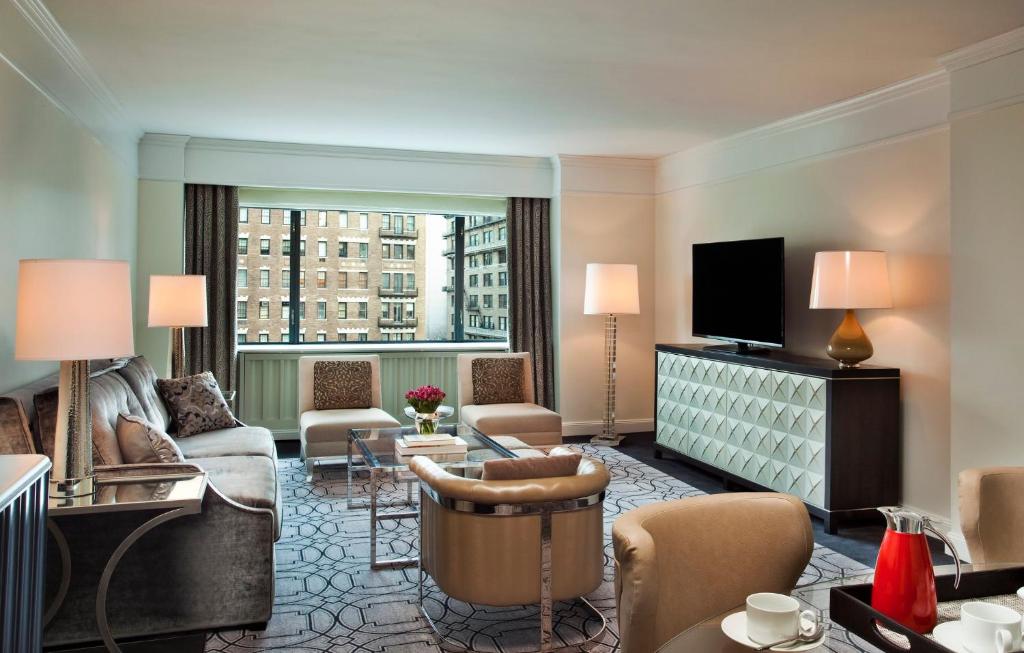 Manhattan One-Bedroom Suite - Image 2