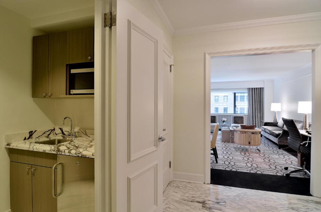 Park Avenue Terrace Suite - Image 3