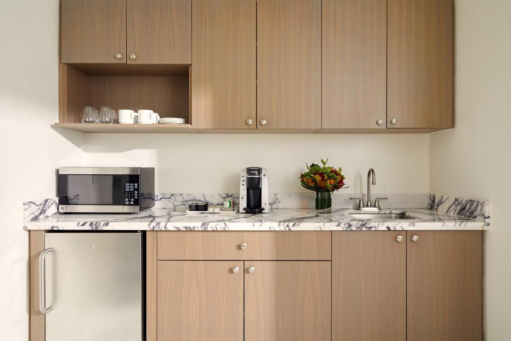 Park Avenue Two-Bedroom Suite - Image 6