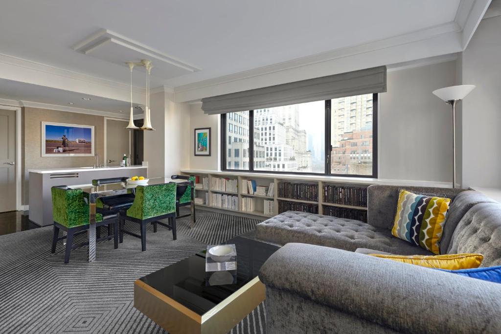 Pop Art 1-Bedroom Suite - Image 6
