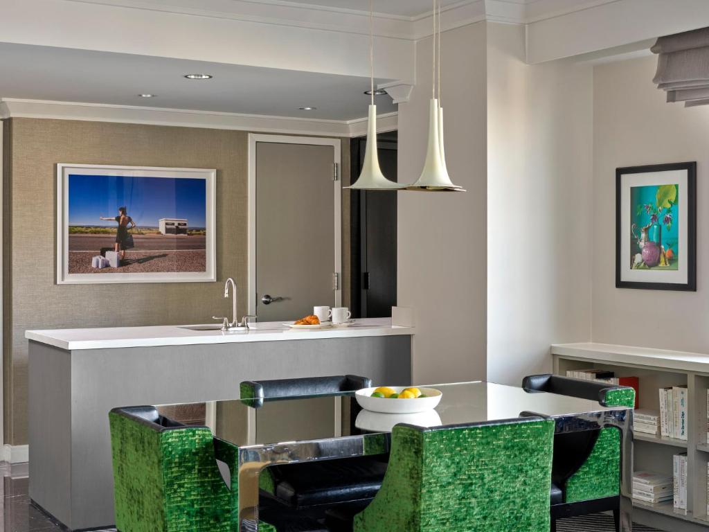 Pop Art 1-Bedroom Suite - Image 7
