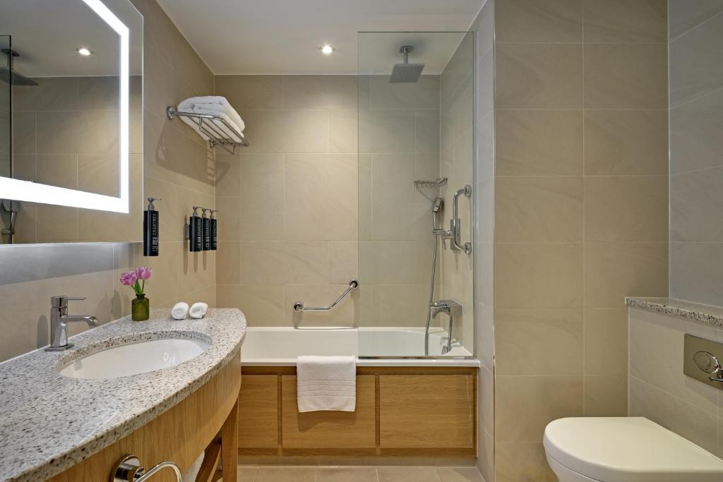 Deluxe King Room - Image 4