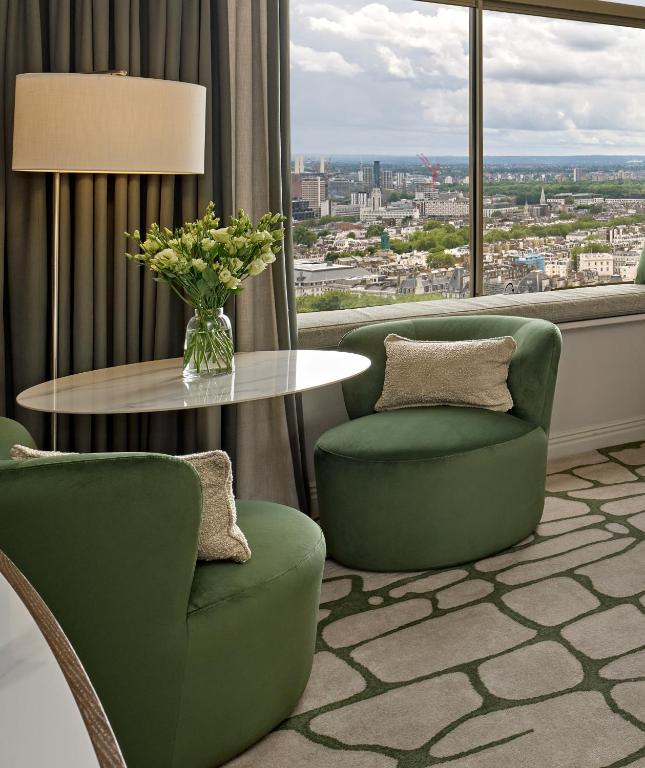 Deluxe King Room - Image 5