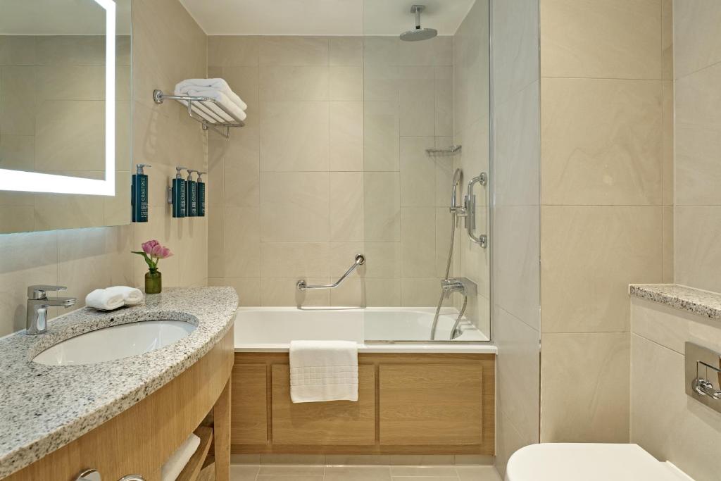 Deluxe Twin Room - Image 4