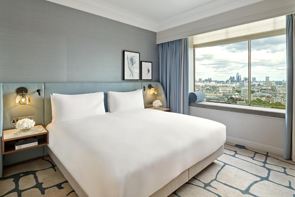 Executive Mayfair Suite With Lounge Access - Image 3