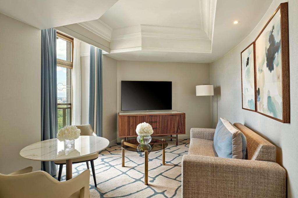 Executive Mayfair Suite With Lounge Access - Image 5