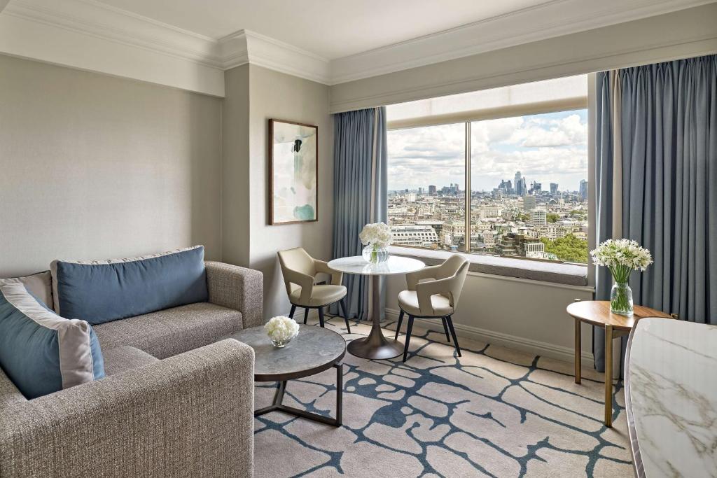 Grosvenor Suite with Lounge Access - Image 2