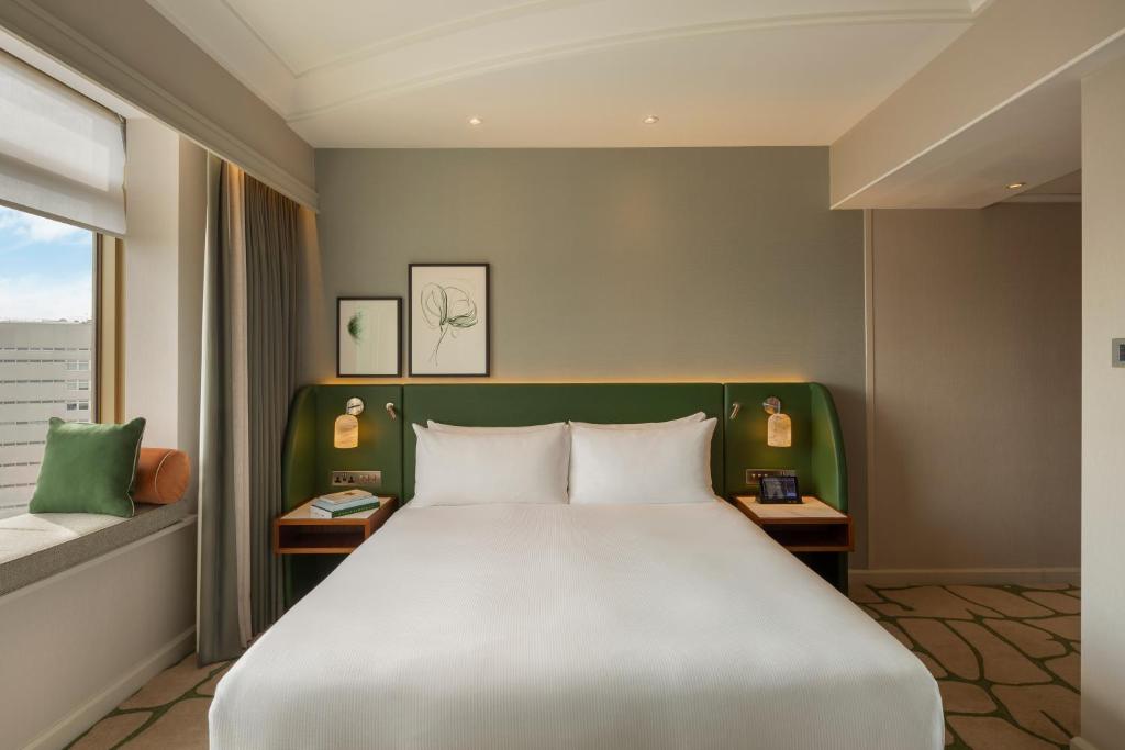Queen Room - Image 4