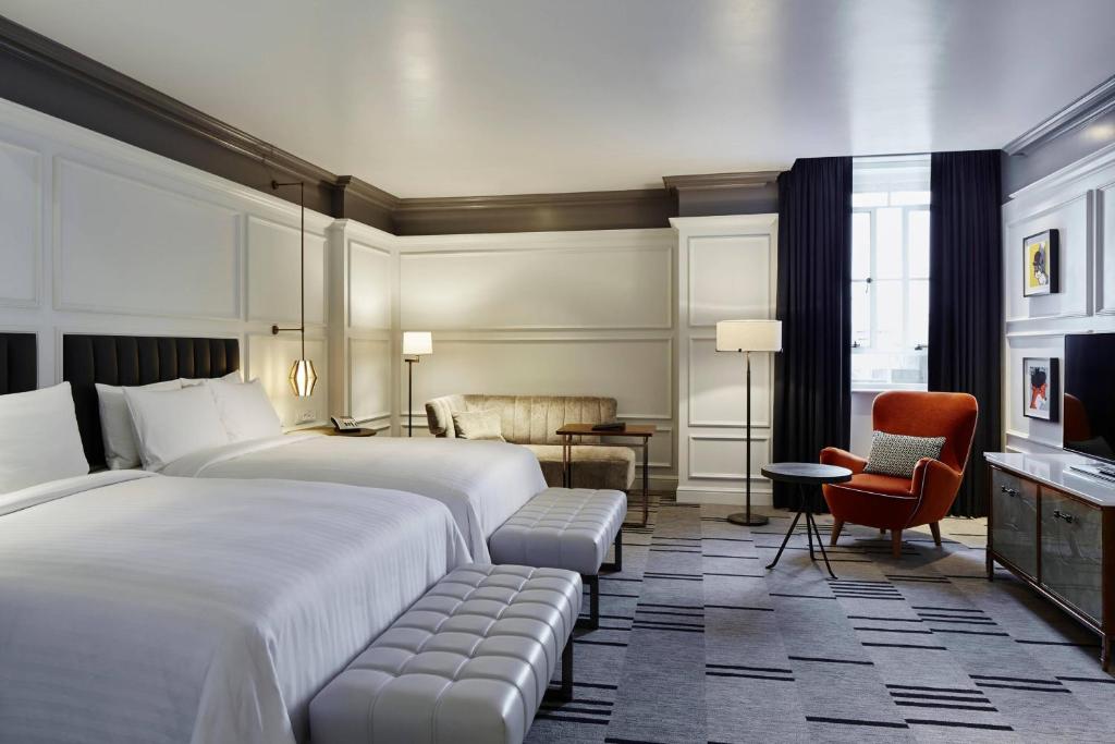 Double Room with Two Double Beds and River View - Image 3