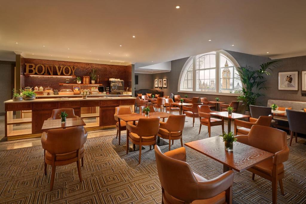 Executive Room with Lounge Access - Image 3