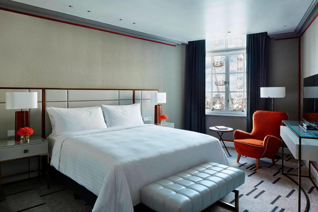 Suite with River View and Lounge Access - Image 2