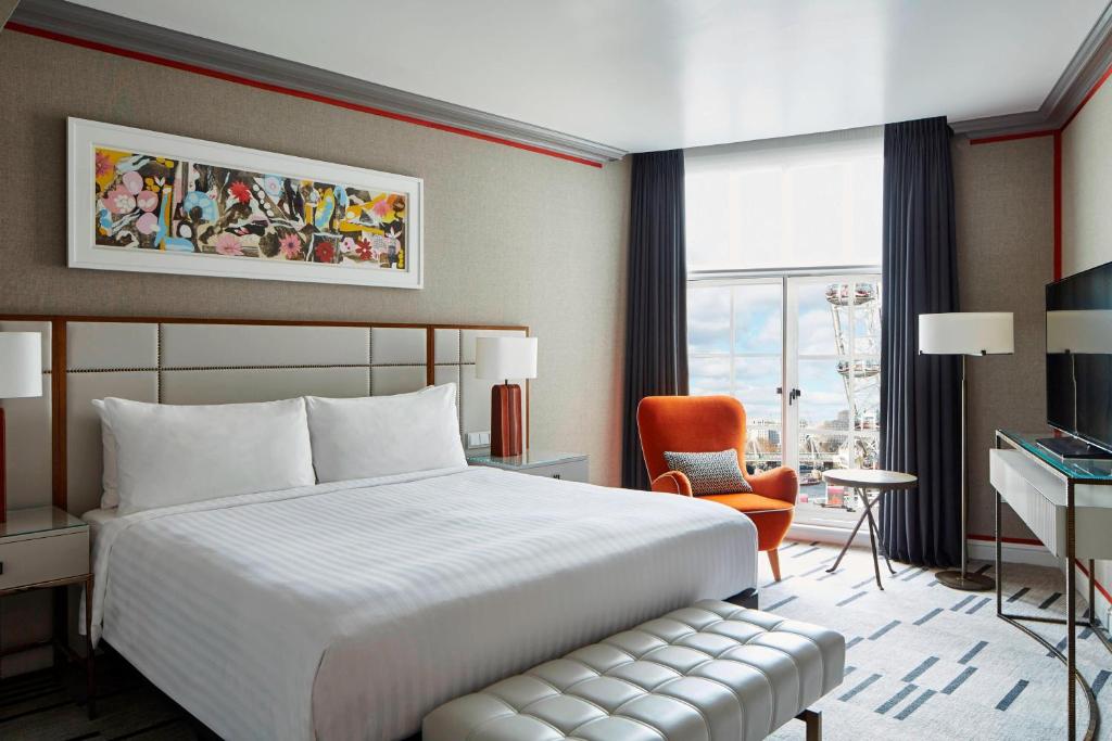 Suite with River View and Lounge Access - Image 3