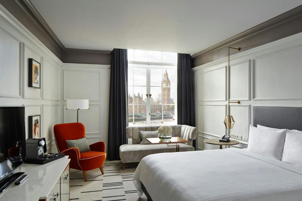 Superior King Room with View of Big Ben - Image 1