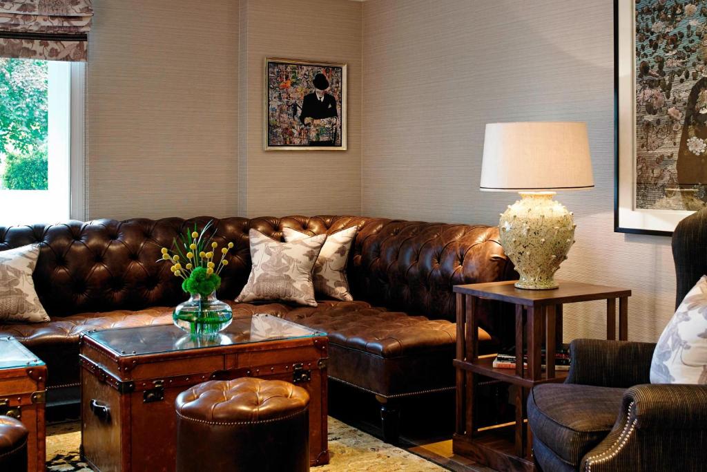Executive Room, Executive lounge access, Guest room, 1 King - Image 3