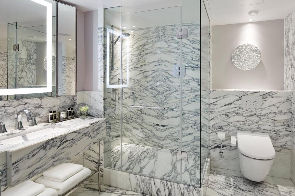 Executive Suite, Executive lounge access, 1 Bedroom Suite - Image 3