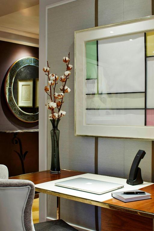 Superior Room, Guest room, 1 King - Image 4