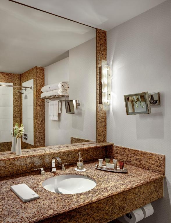 Cathedral View Room with King Bed - Image 2