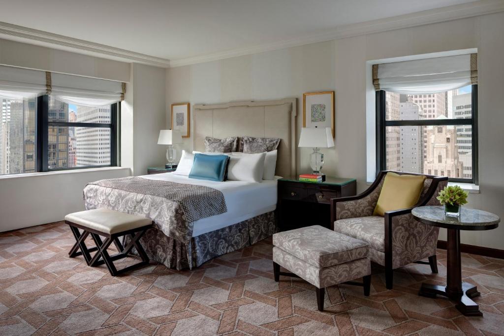 Studio Suite with Cathedral View - Image 1