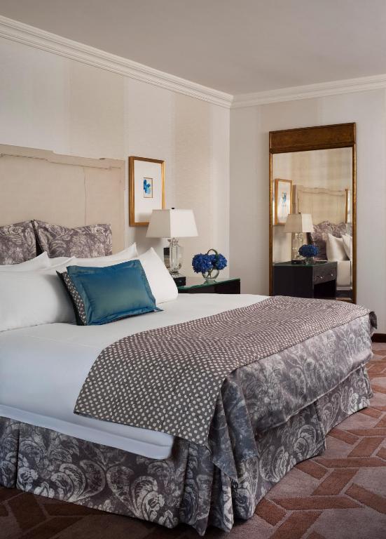Superior Room with King Bed - Image 1