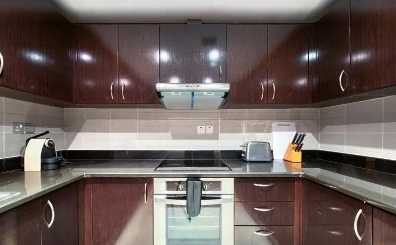 Deluxe One-Bedroom Apartment with Ocean View - Image 6