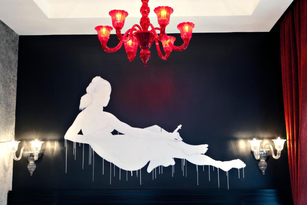 Deluxe Double Room - Image 5