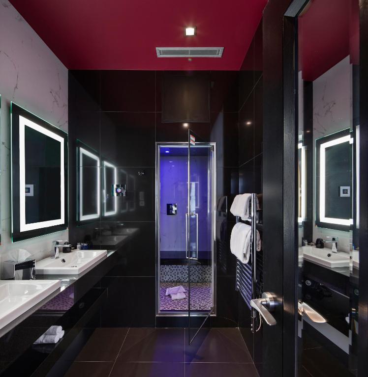 Diamond King Suite - Image 1