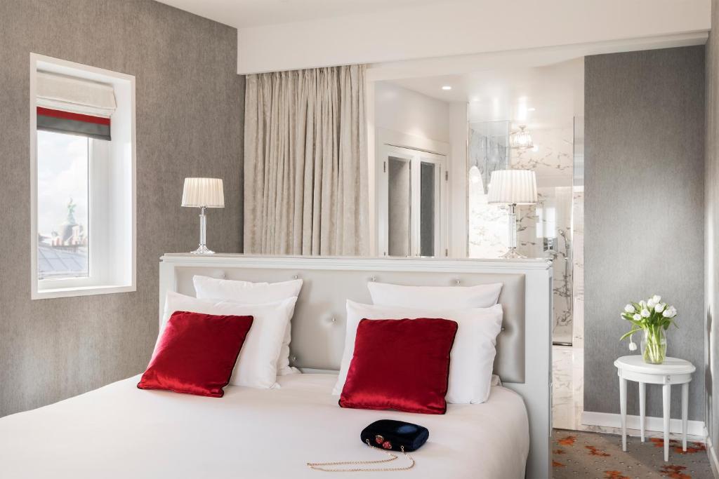 Executive King Suite with Sofa Bed - Image 2